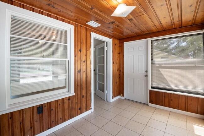 Foto del edificio - Unit For Rent in Gulfport!
