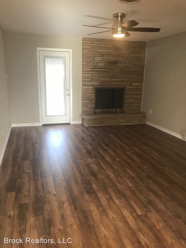 Building Photo - 3 br, 2 bath House - 4212 Selkirk Drive W