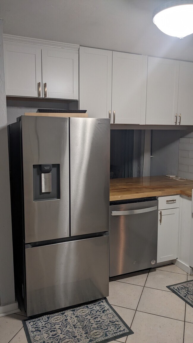¡Cocina renovada - 2803 Faringdon Dr