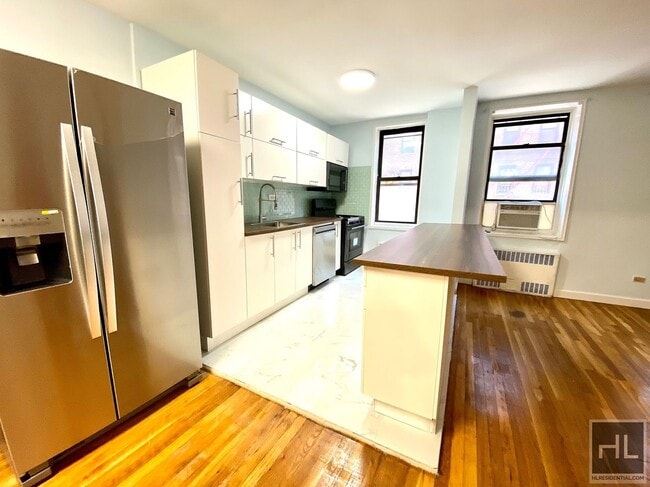 Building Photo - 139 STREET