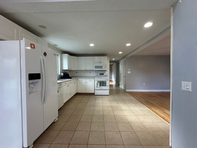 Building Photo - 87 Scoville Rd