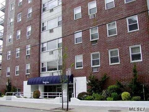 Building Photo - 750 Shore Rd