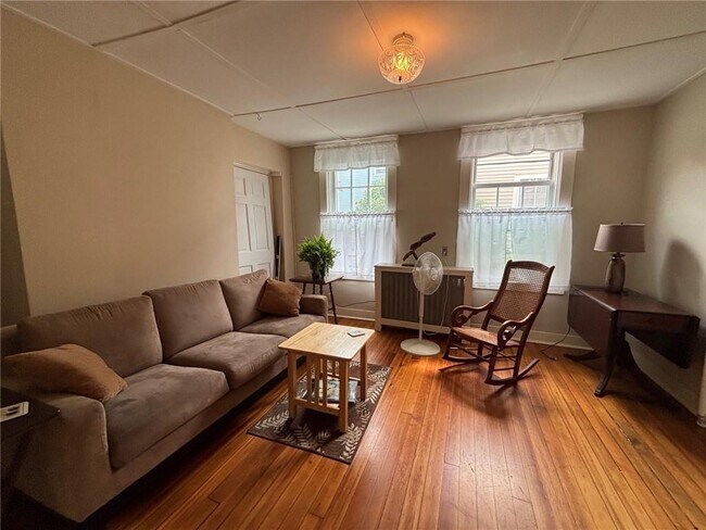 Foto del edificio - 107 Prospect Hill St