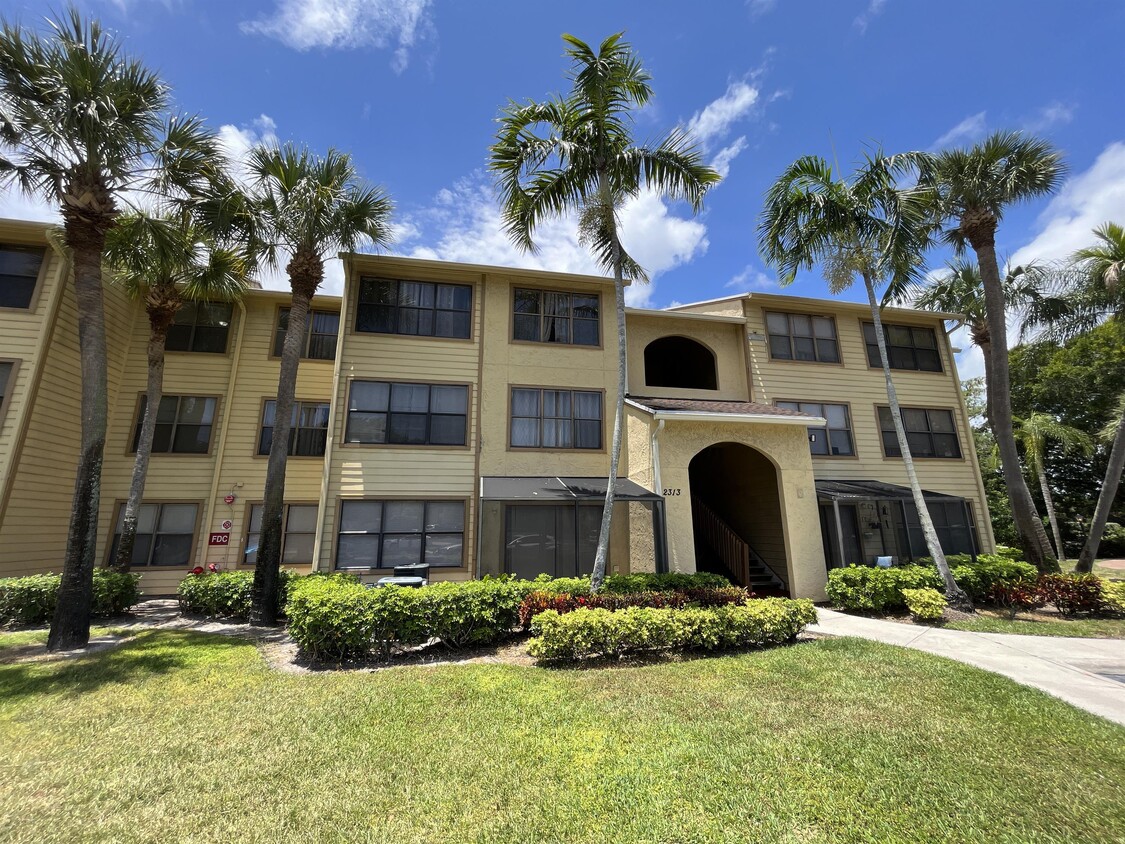 2313 N Congress Ave, Boynton Beach, FL 33426 Townhome Rentals in