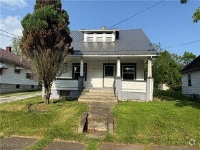 Building Photo - 210 Perry St