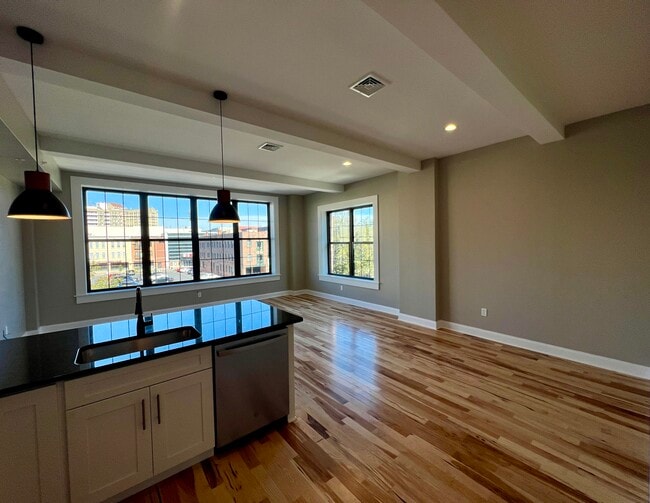 Building Photo - 116 S Main St