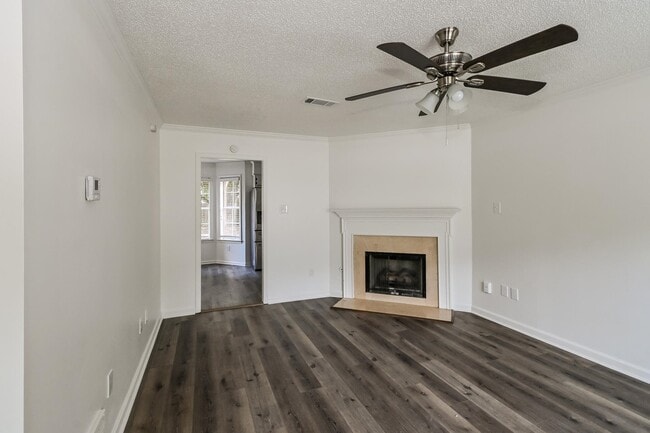 Building Photo - 9406 Slezenger Ln