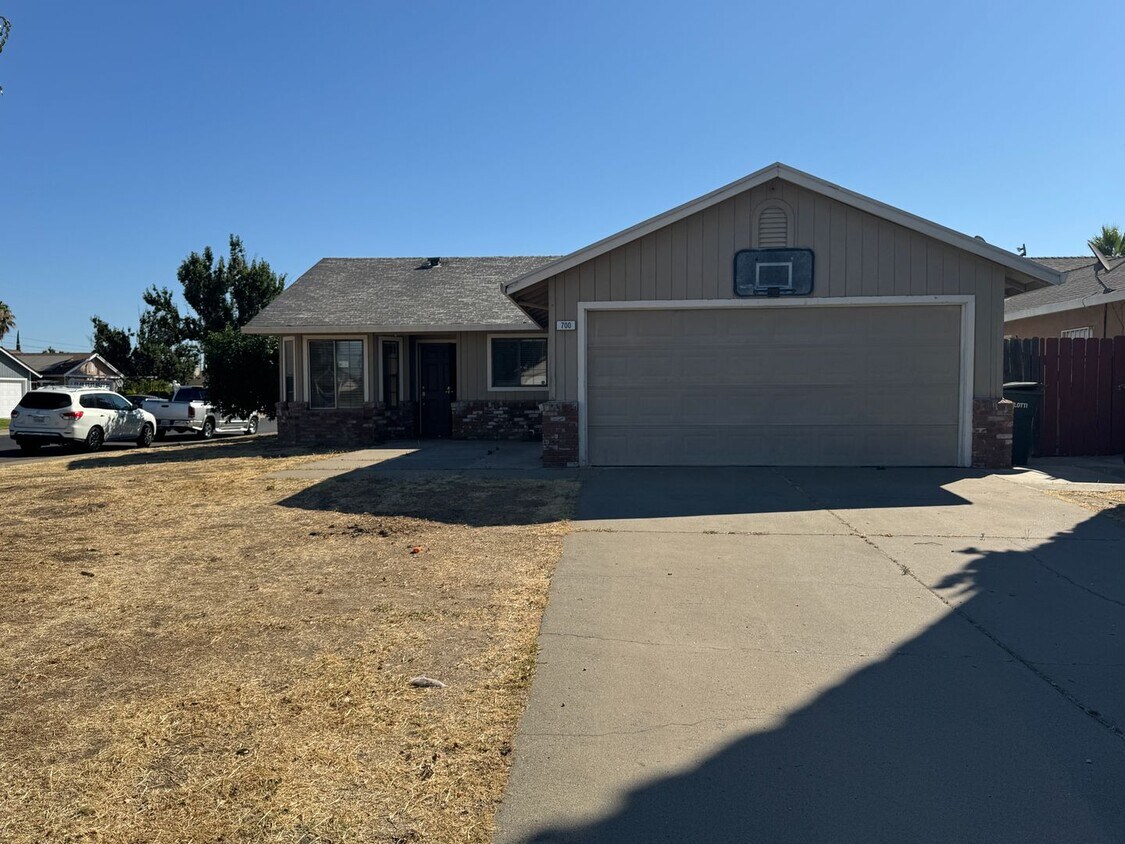 Foto principal - Three Bed, Two Bath Home on a Corner Lot