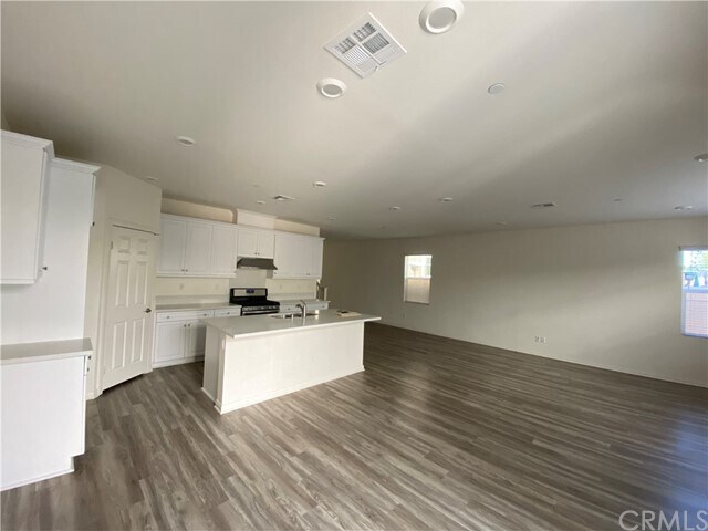 Building Photo - 2383 Vineyard St