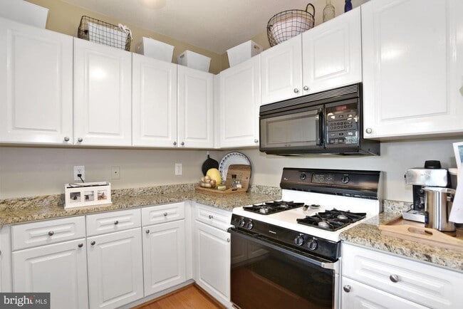 Building Photo - 20271 Beechwood Terrace