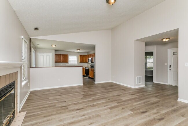 Building Photo - 1010 E Killian Dr