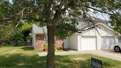 Building Photo - 4813-4815-4815 Moniteau