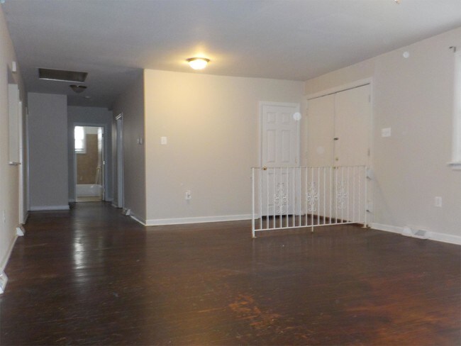 Building Photo - 117 E Charleston Ave