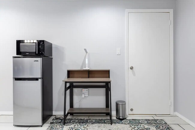 Building Photo - 60 Beverly Rd