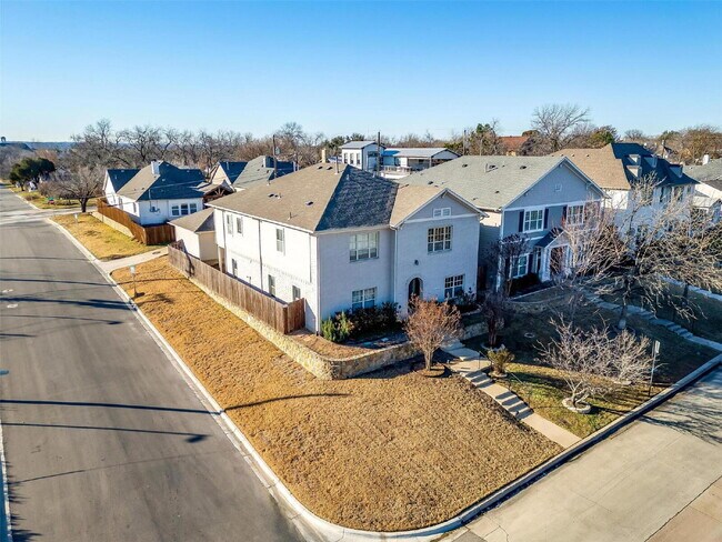 Foto del edificio - New Townhome Just Steps Away from Fort Worth's Cultural District