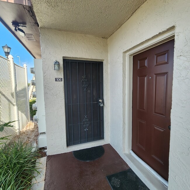 9109 W Hillsborough Ave, Tampa, FL 33615 Townhome Rentals in Tampa FL