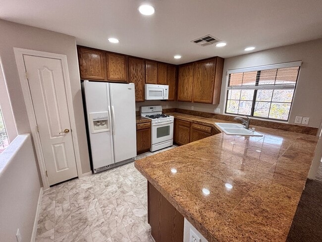 Building Photo - Two Bedroom Condo in Guard Gated Painted Desert