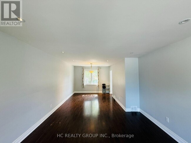Building Photo - 673 Glengrove Ave W