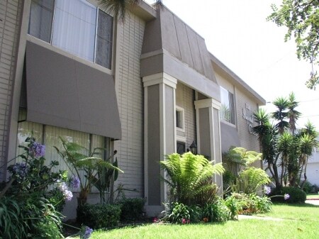 Primary Photo - 324 W Imperial Ave