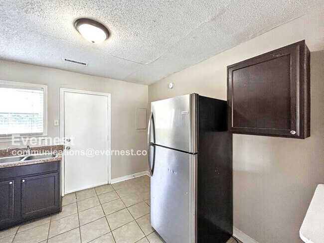 Foto del edificio - 4911 Buford Ave