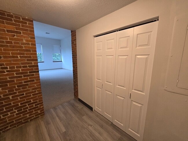Building Photo - 147 Rawson Rd