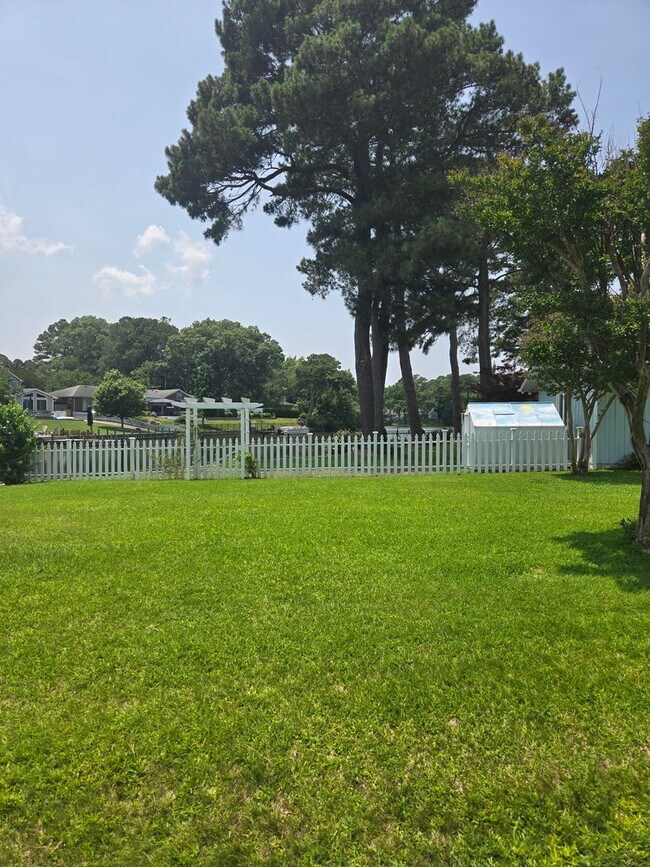 Building Photo - Stunning Waterfront Property in Virginia B...