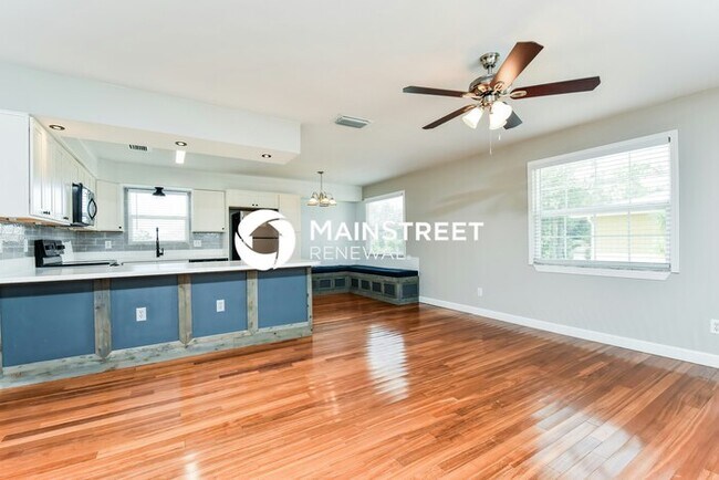 Foto del edificio - 3 Bedroom Pet-Friendly Home in Fort Myers, FL with Main Street Renewal