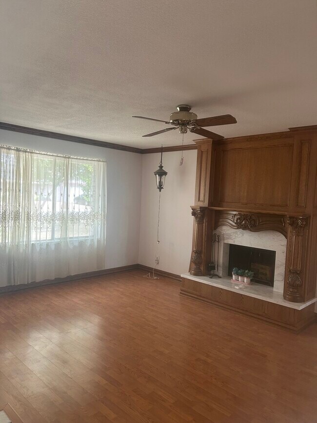 Building Photo - 2407 W Le Marche Ave