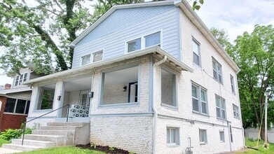 Building Photo - 917 E Bradbury Ave