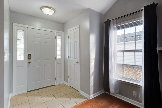 Foto del edificio - 7856 High Maple Cir