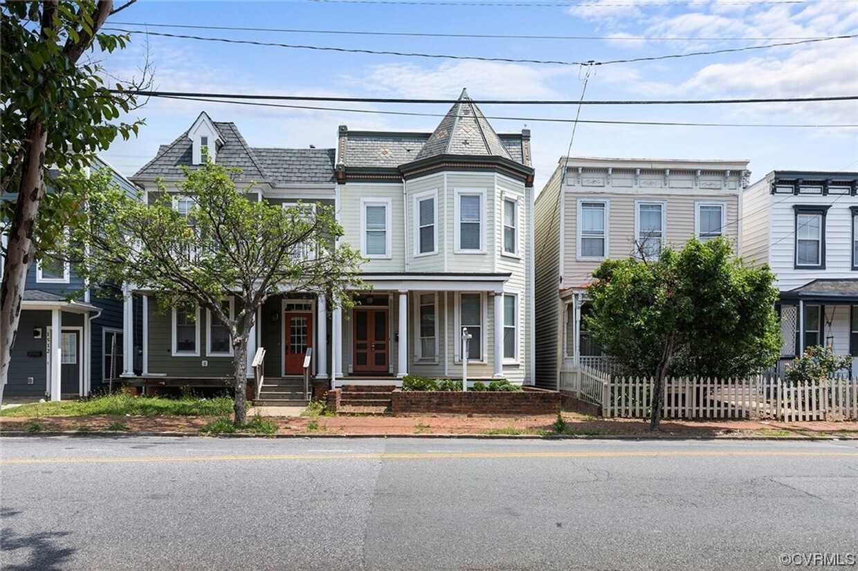 Primary Photo - Huge 5 Bedroom House Next to VCU With Off ...