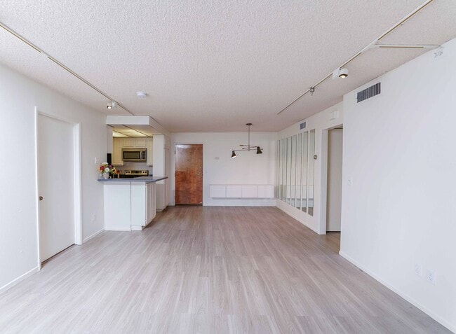 Building Photo - 2 Bedroom unit in Los Angeles
