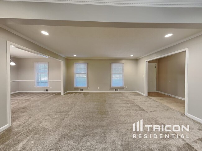 Building Photo - 6900 Silver Maple Trail