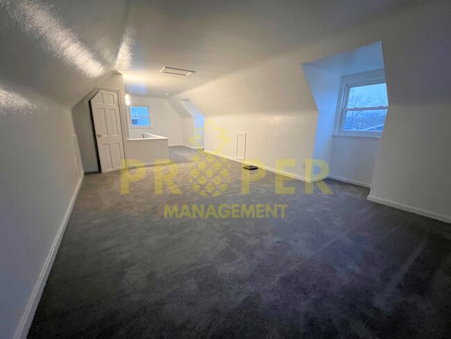 Foto del edificio - 3 bedrooms 1 bathrooms house for rent