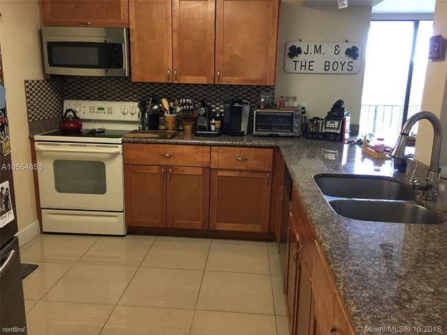 Building Photo - 2 br, 2 bath  - 200 Leslie Dr Apt 710