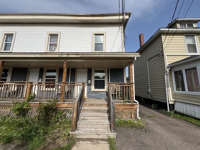 Building Photo - 221-221 King St