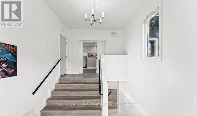 Photo du bâtiment - 1037 E Communication Rd