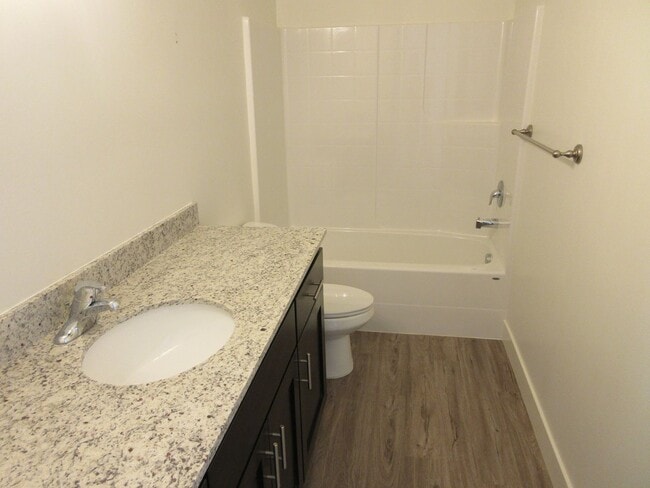 Foto del edificio - 3 bed, 2 Bath, Twin Home - Newer Construction