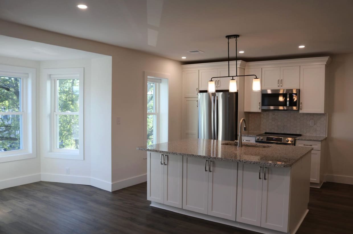 Primary Photo - 108 W Market St