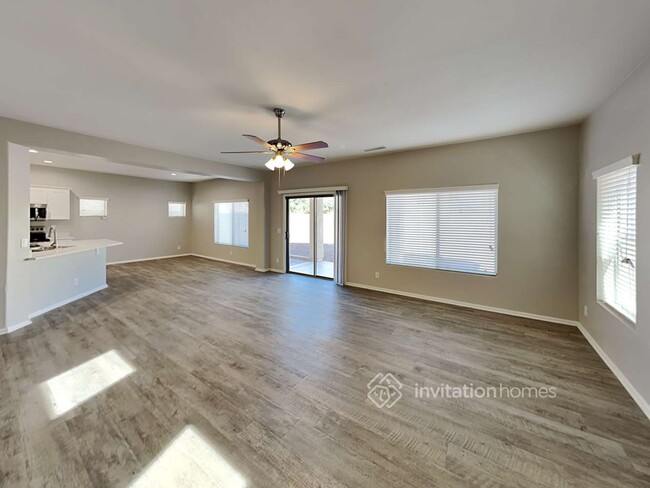 Foto del edificio - 896 W Oak Tree Ln