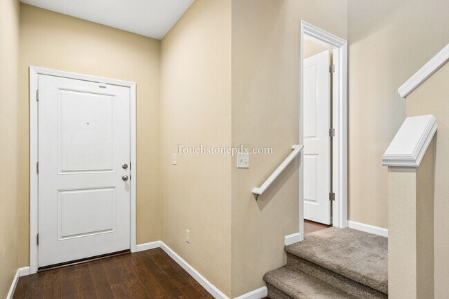 Building Photo - Spacious 4 BR 2.5 BA Home in Damascus