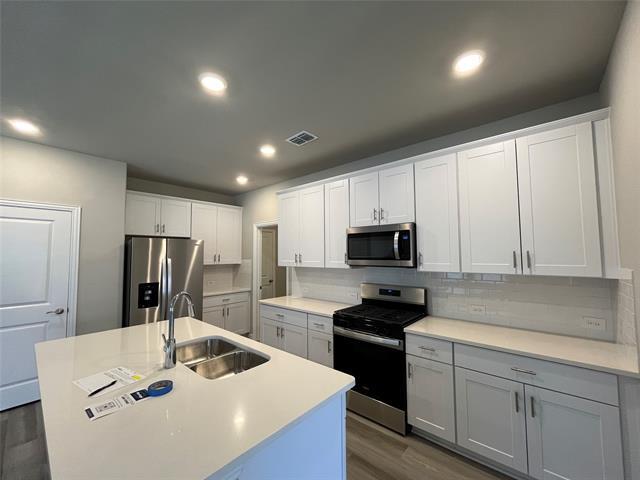 Building Photo - 945 Summer Dr