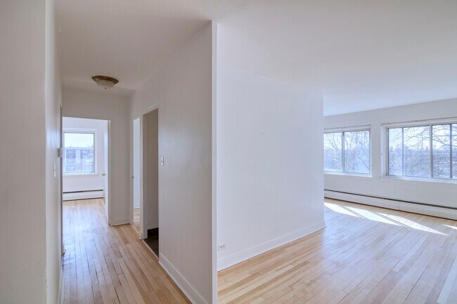 Building Photo - 6525 Côte-Saint-Luc