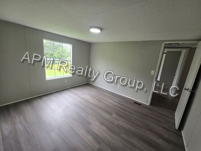 Building Photo - Spacious modular home in Hopkins
