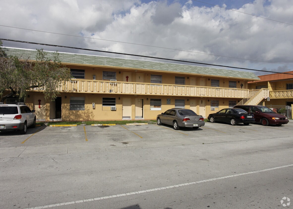 Building Photo - 1085 W 71st St
