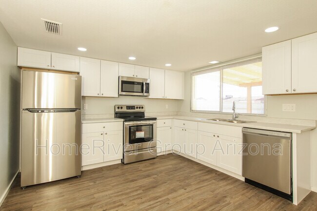 Building Photo - 4441 W Carol Ave