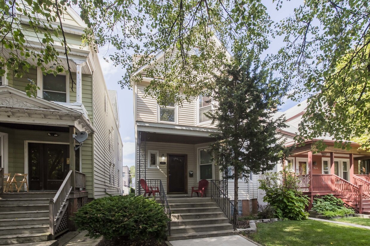 Primary Photo - 2150 W Bradley Pl