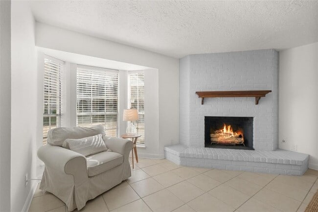 Building Photo - 3371 Continental Dr