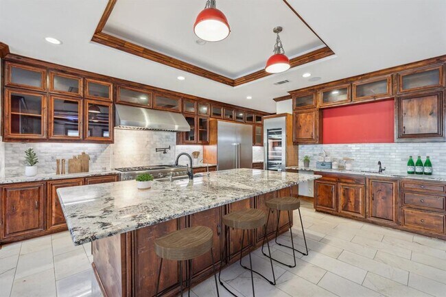 Building Photo - Incredible Unique Downtown Estate