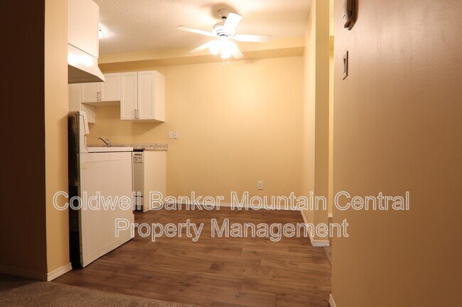 Building Photo - 9120-9106 106 Ave NW